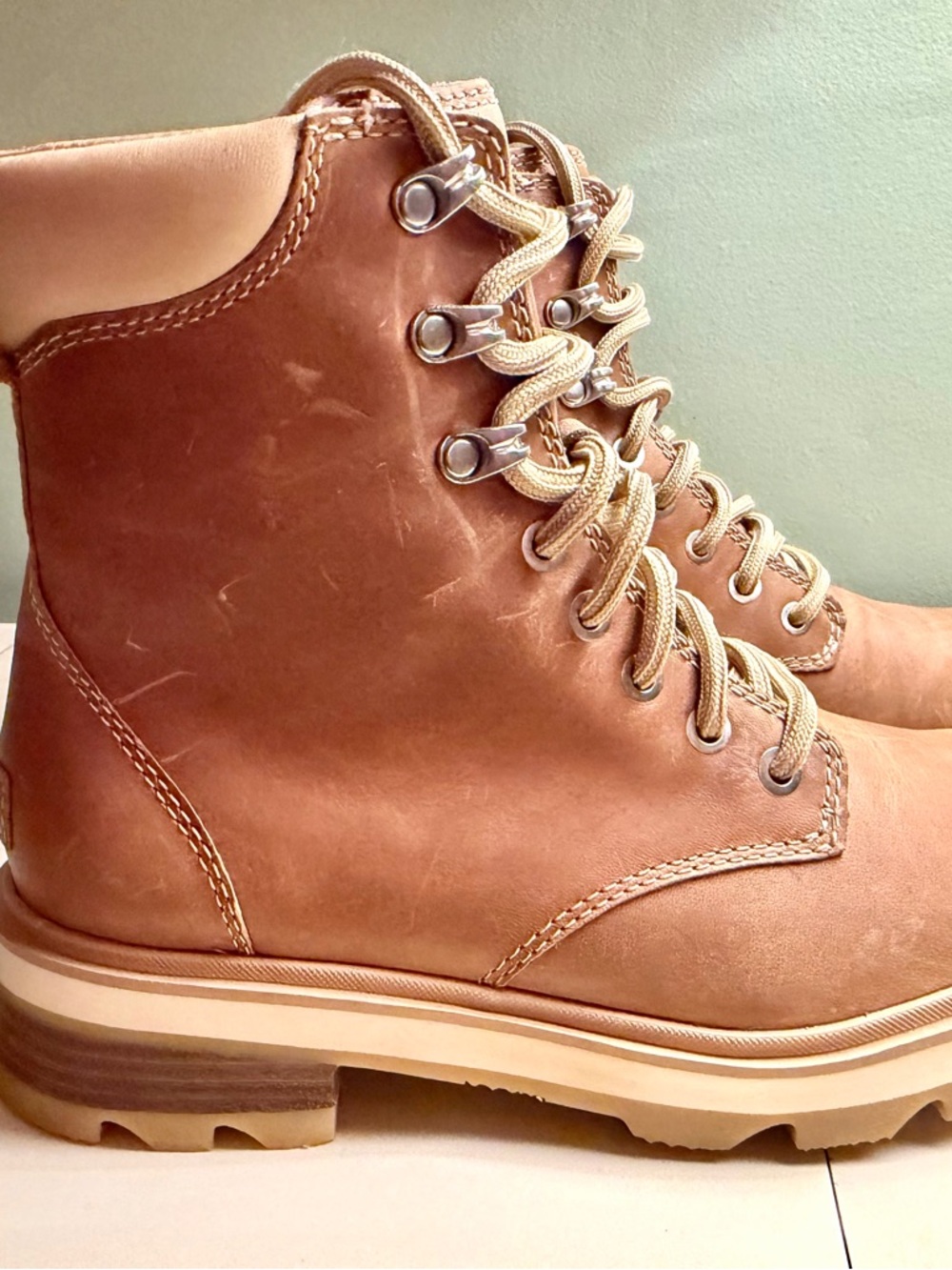 Sorel Tan Canvas Interior Label Detailing